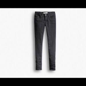 Levi’s 711 Skinny Jean in Black Size 26